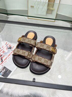 Gucci flat sandals